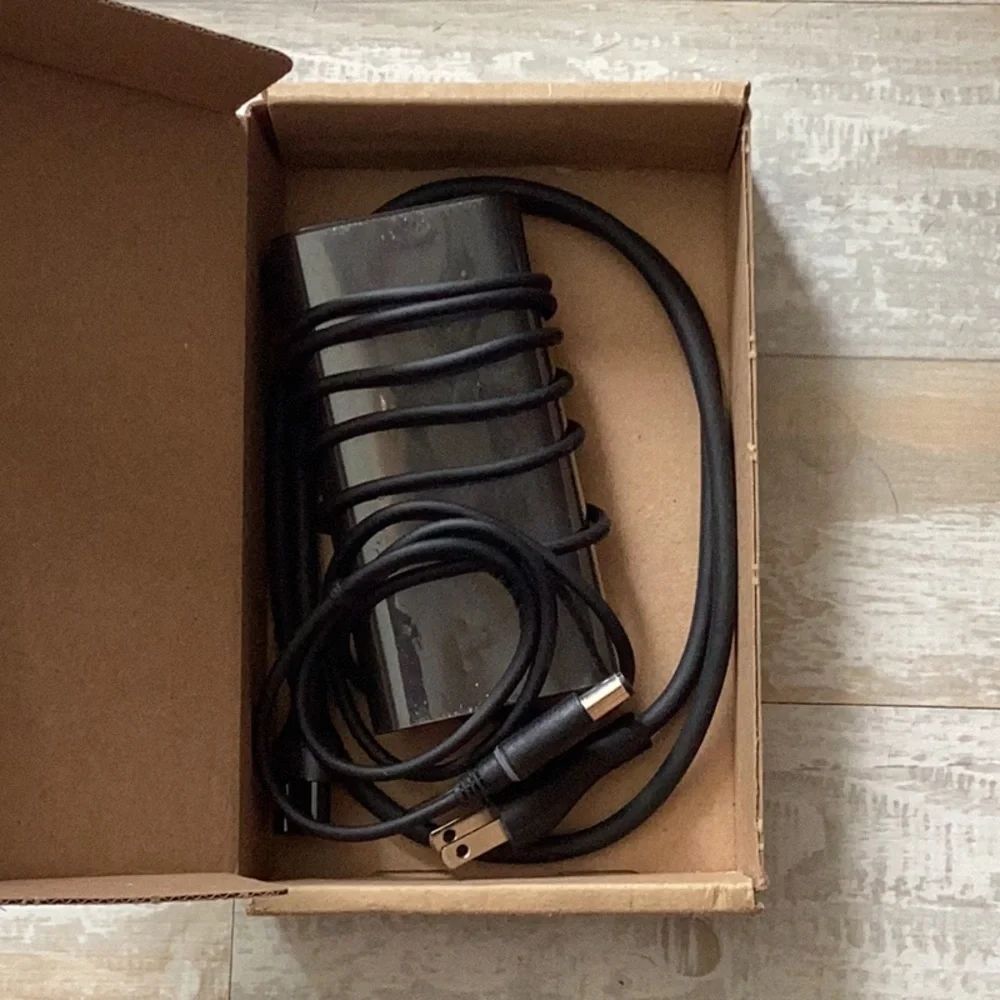 Dell 90w Never Used laptop charger AC adapter.